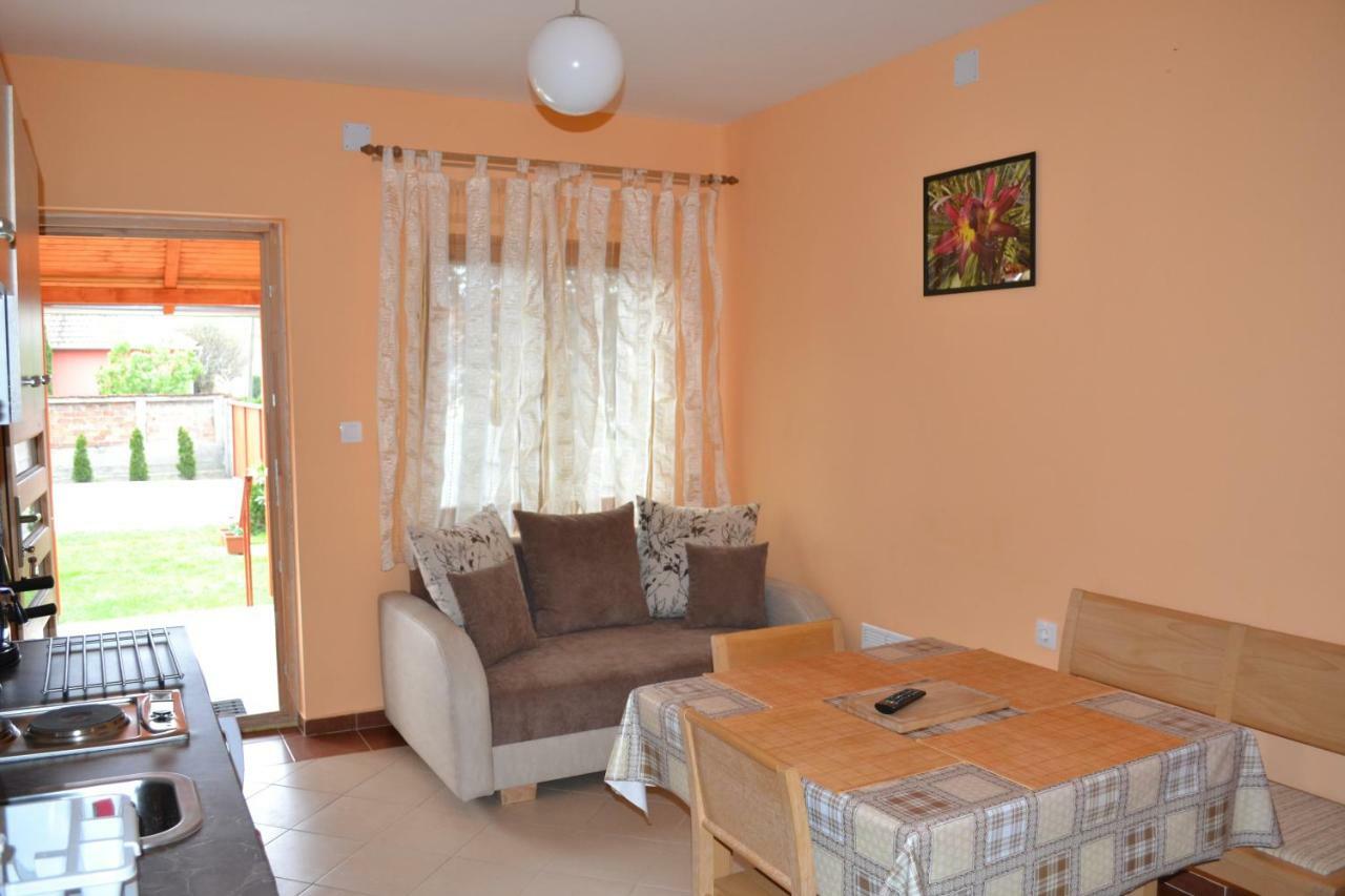 Liliom Apartman Gyula Exterior foto
