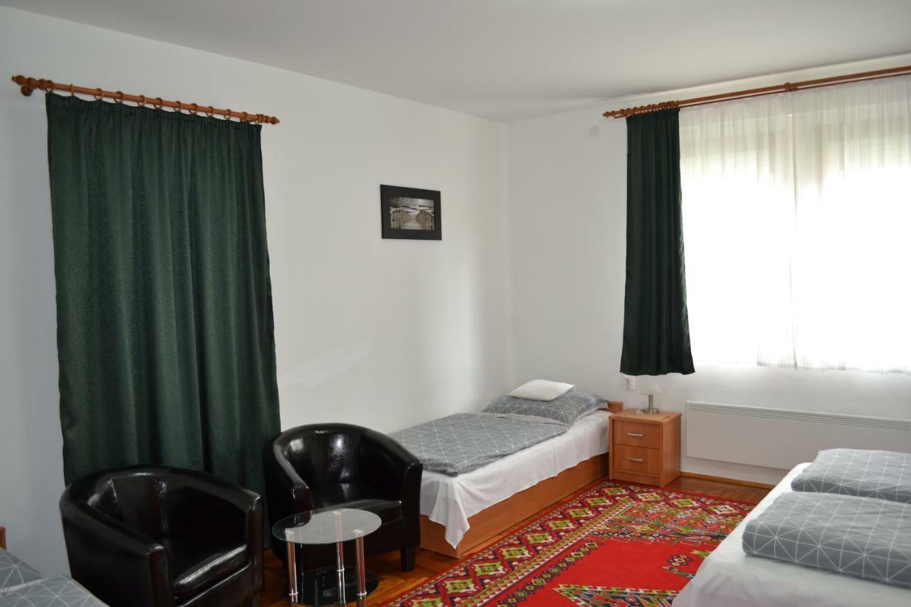 Liliom Apartman Gyula Exterior foto