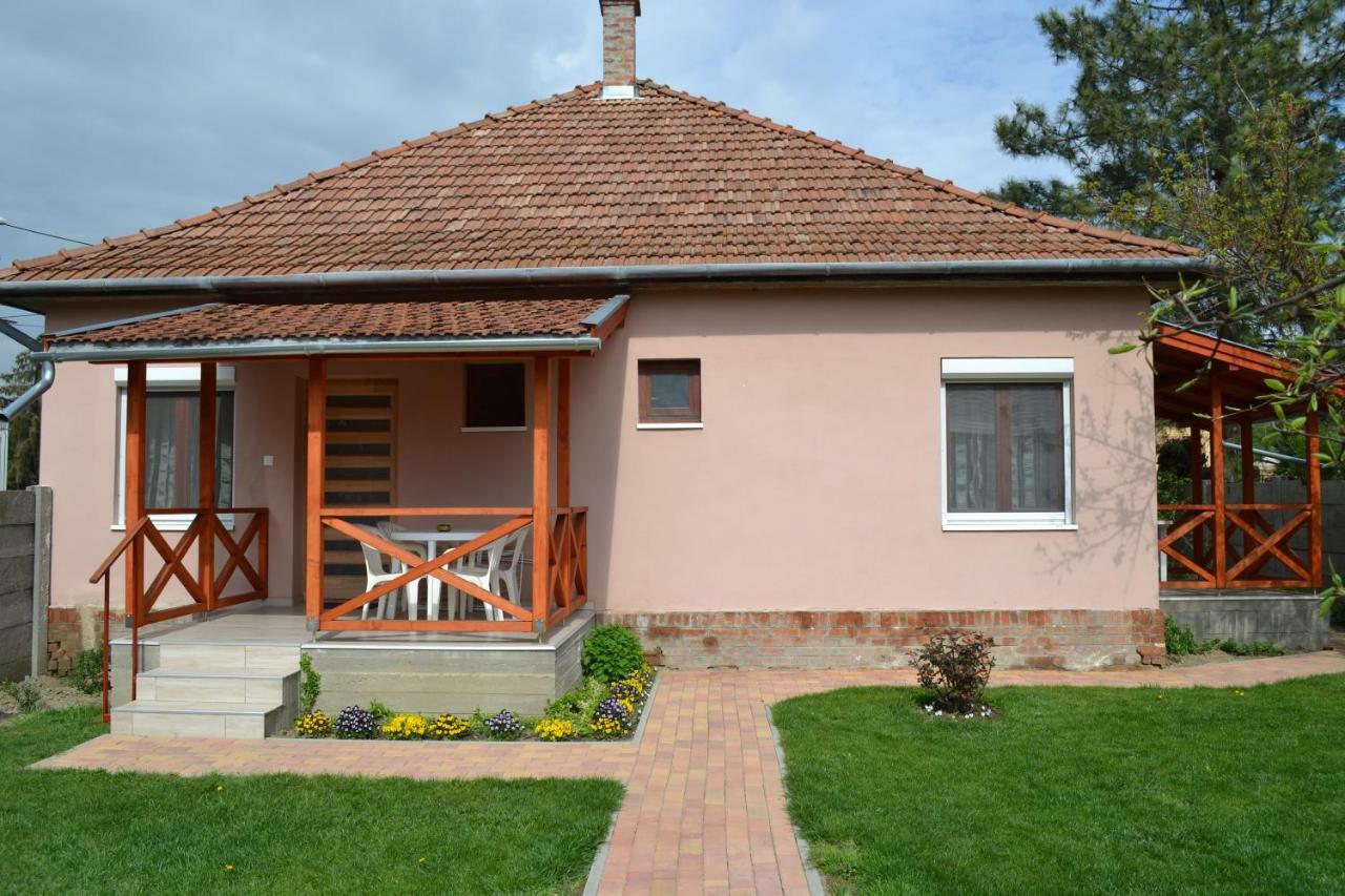 Liliom Apartman Gyula Exterior foto