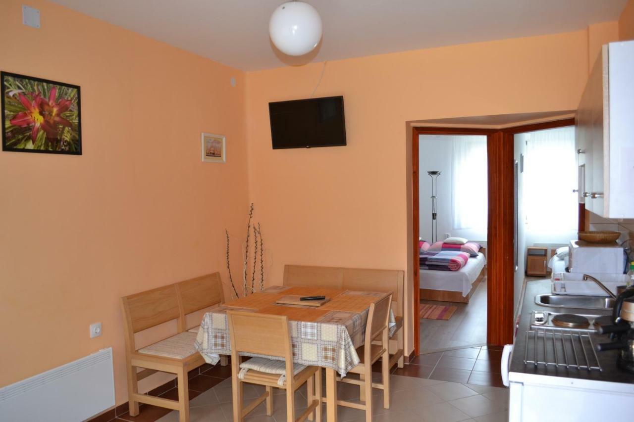 Liliom Apartman Gyula Exterior foto