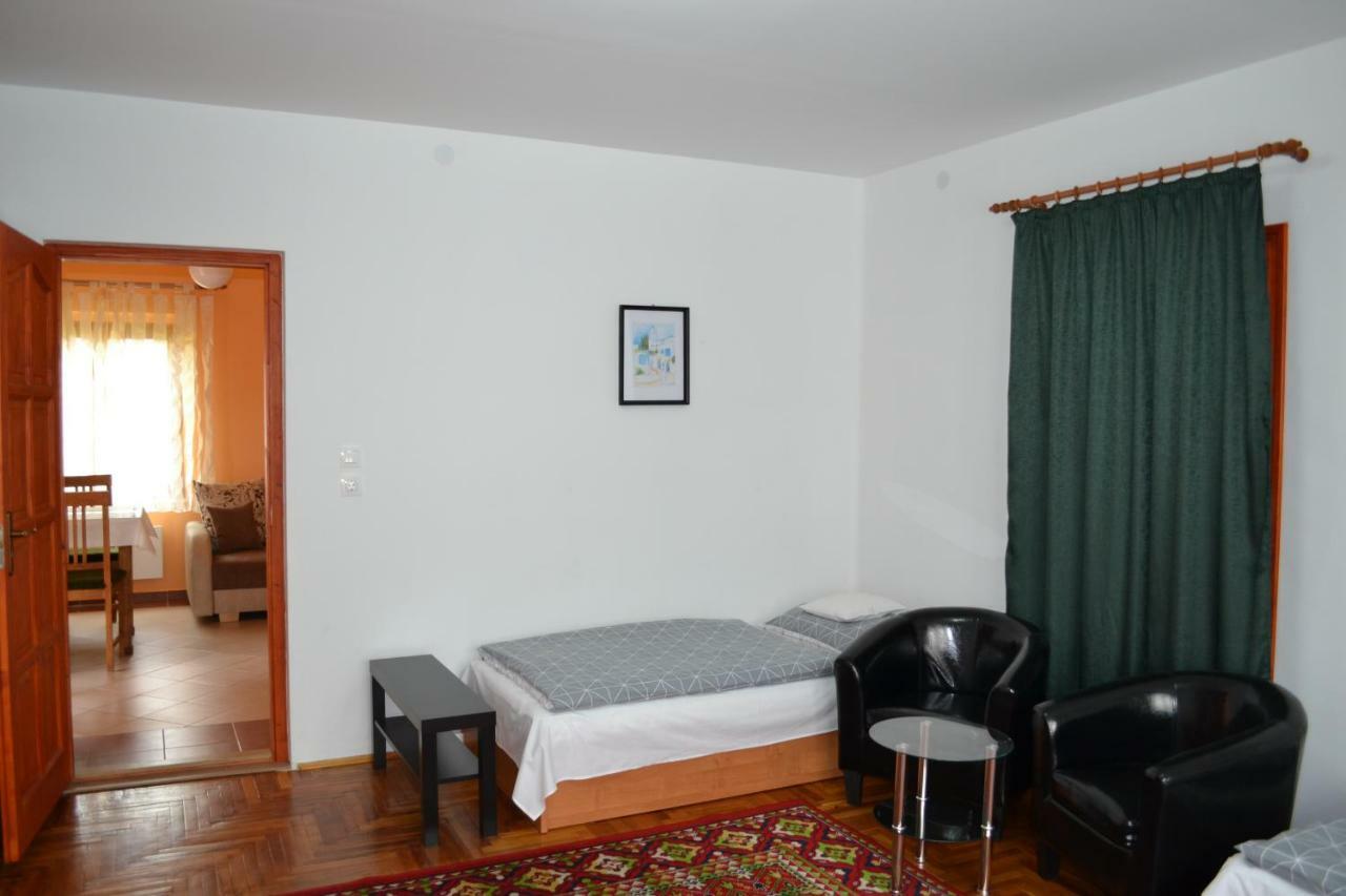 Liliom Apartman Gyula Exterior foto