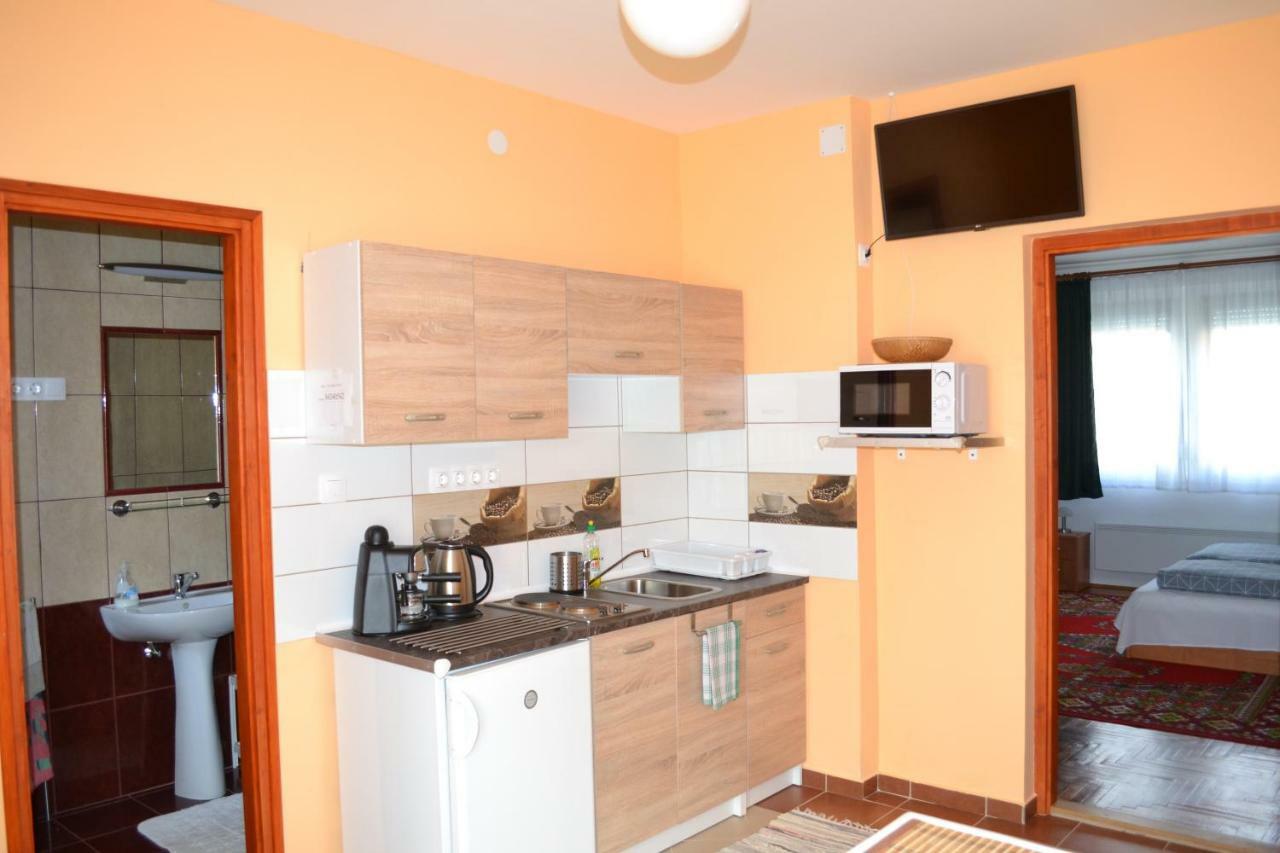 Liliom Apartman Gyula Exterior foto